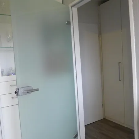 Tief 10 Mit Internet 101 Apartment *